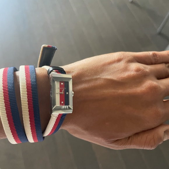 Gucci G-frame multicolored dial womens watch - Picture 3 of 5